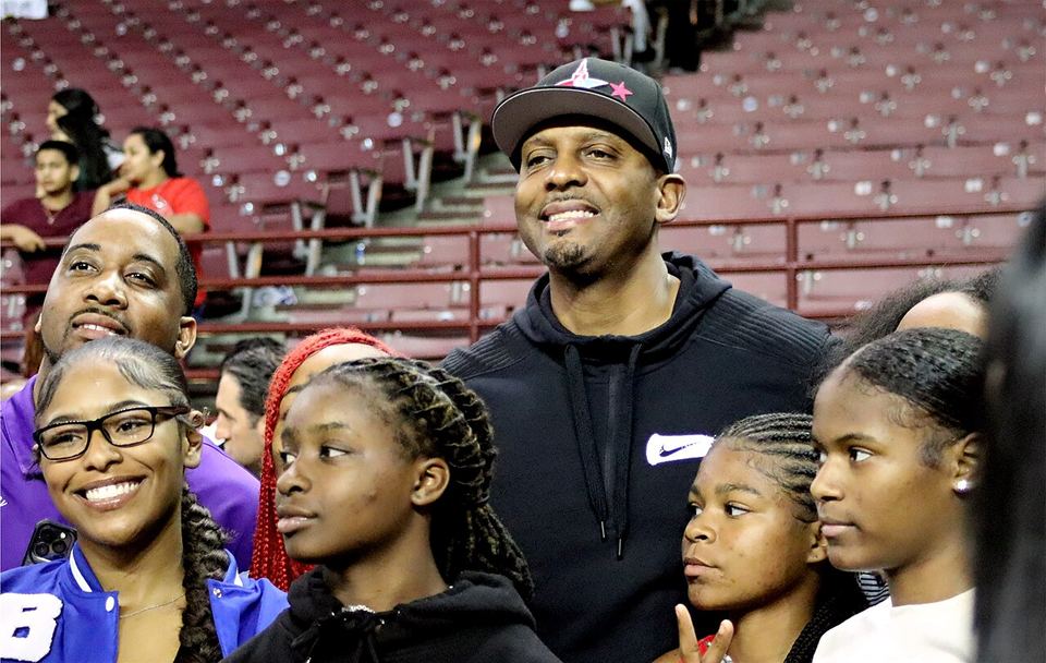 ROR体育 · 夜赛现场
